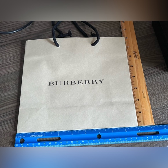 Burberry paper bag - Picture 3 of 5
